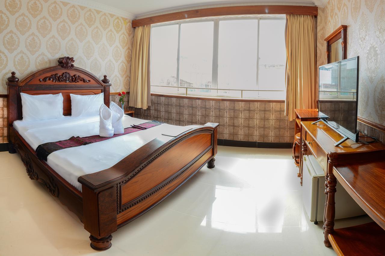 Holiday Hotel Battambang Kültér fotó